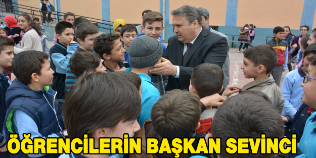 Öğrencilerin Başkan sevinci